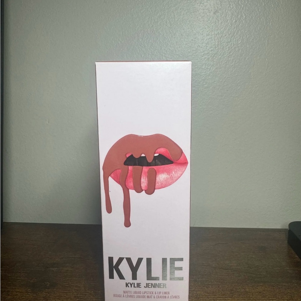Kylie Jenner matte liquid lipstick & lip liner 703 dolce k matte